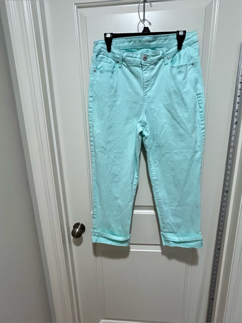 Style & Co women’s size 10 light Mint Green Denim capris.  Like new. Curvy capri